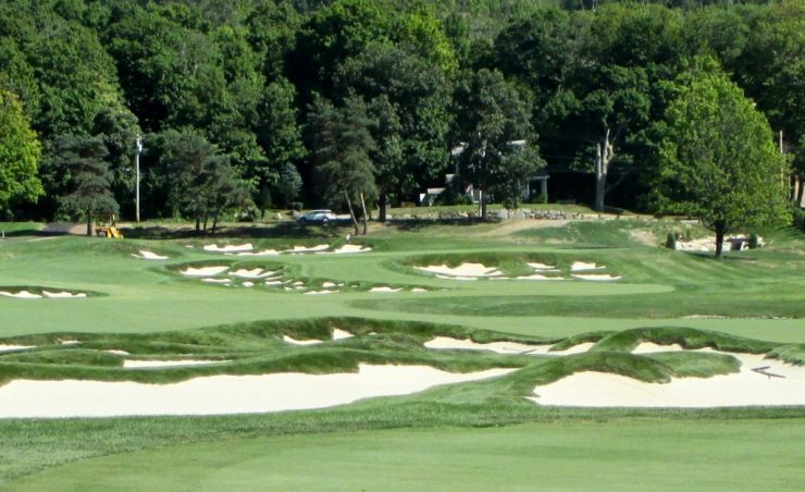 The par-5 8th hole at GreatHorse. Bunkering forces golfers to make decisions off the tee, on the layup and the approach shots. (Photo by Anthony Pioppi)